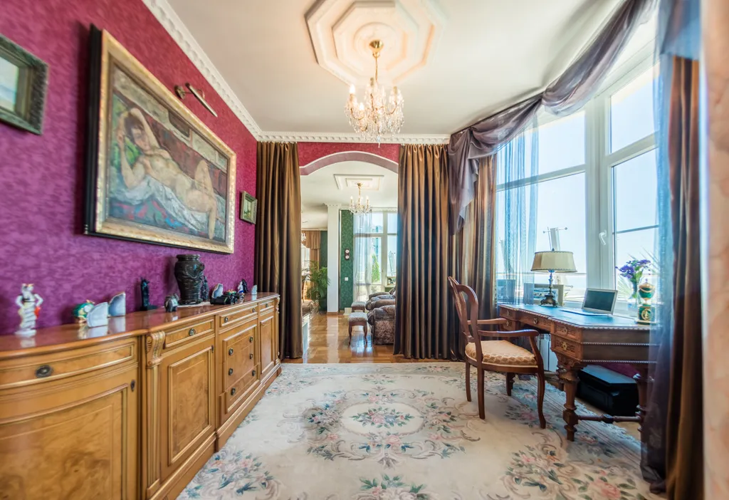 Пентхаус с бассейном и видом на море