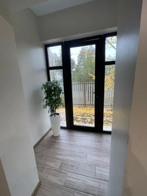 Современный коттедж рядом с заливом