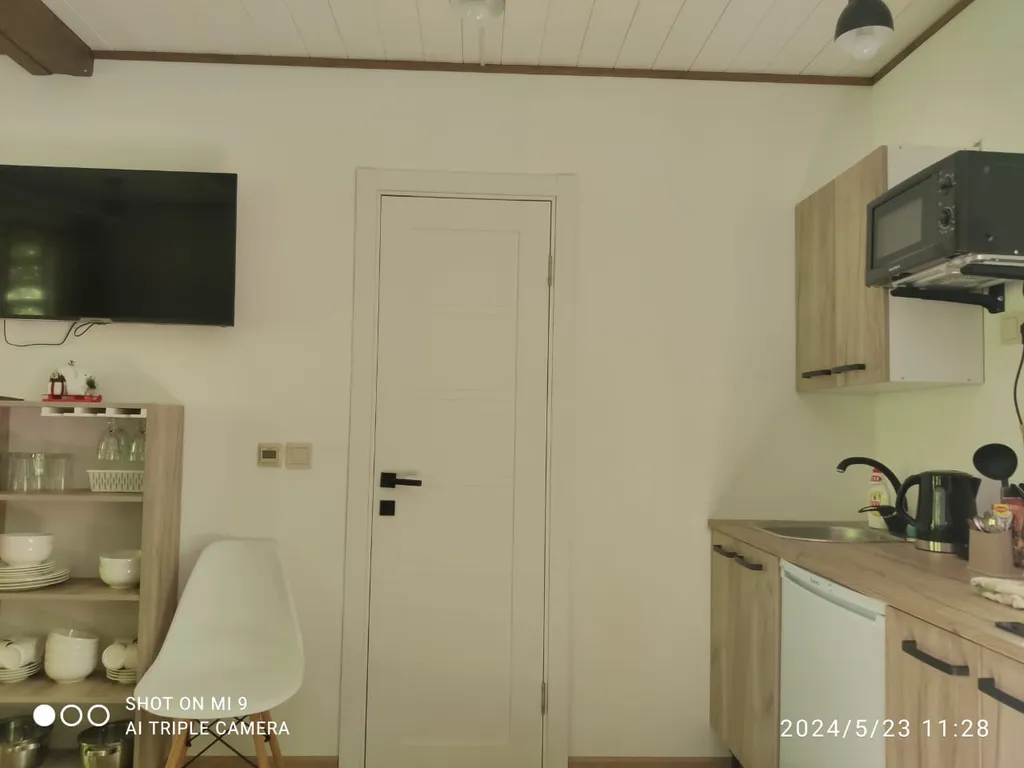 Стильный дом с лесной территорией, недалеко пруд с пляжем