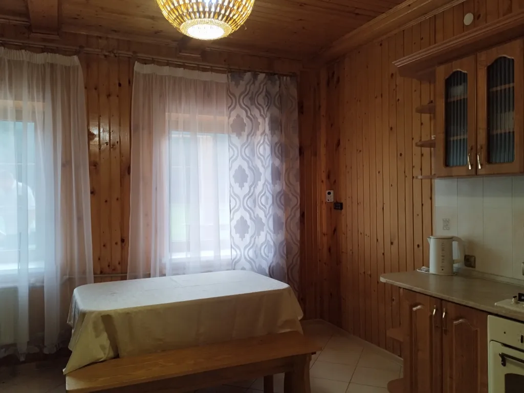 Дом с озером, река, лес