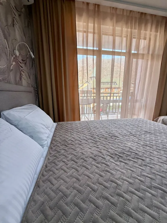 Укомплектованная студия с балконом