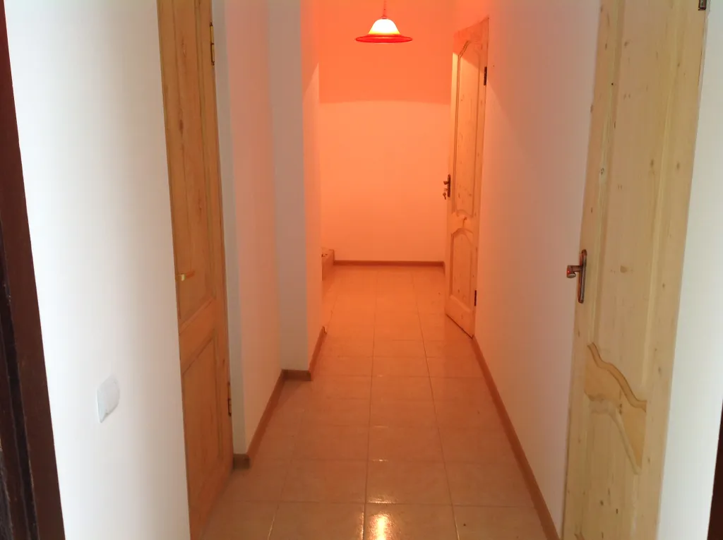 Первый этаж с отдельным входом в районе центрального рынка