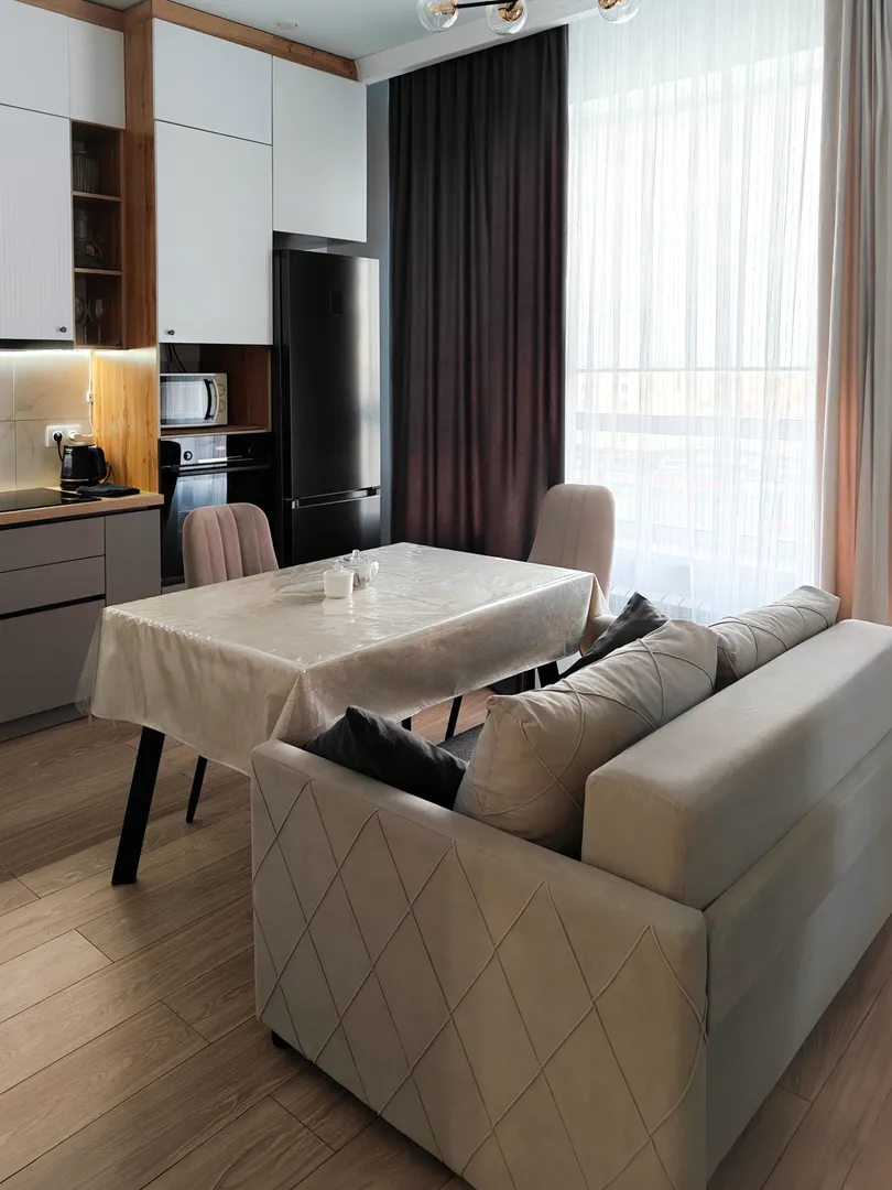 кухня, обеденная зона, раскладной диван кухня, обеденная зона, раскладной диван