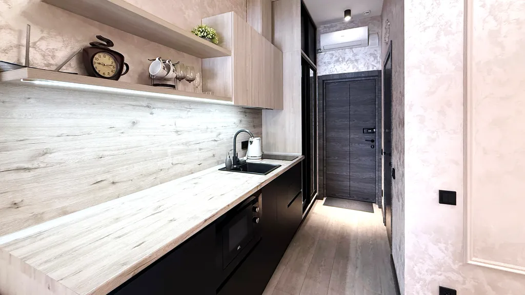 Красивый апартамент с балконом и открытым видом на горы. Центр