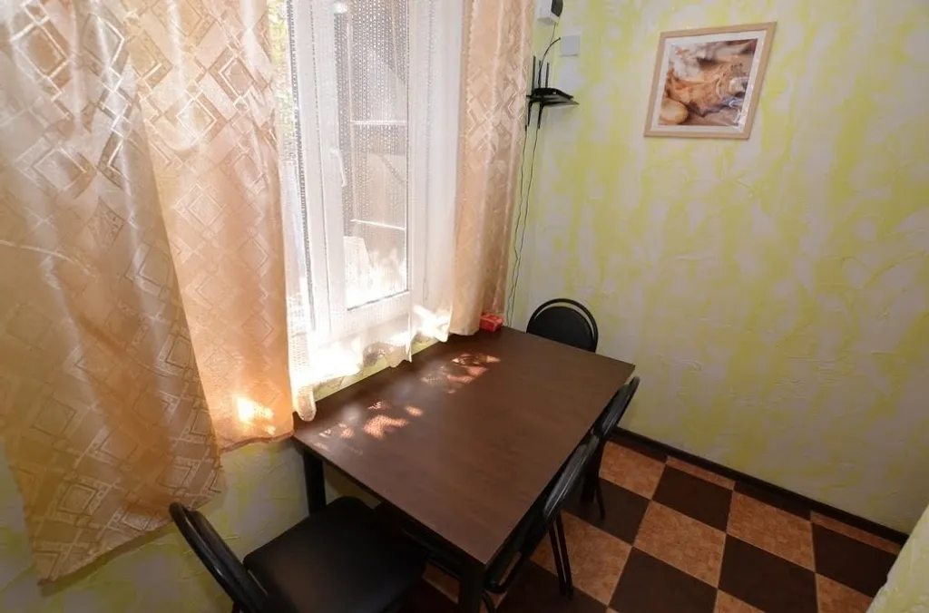 Двухкомнатная квартира с балконом на первом этаже #1 — аренда посуточно в Голубицкая