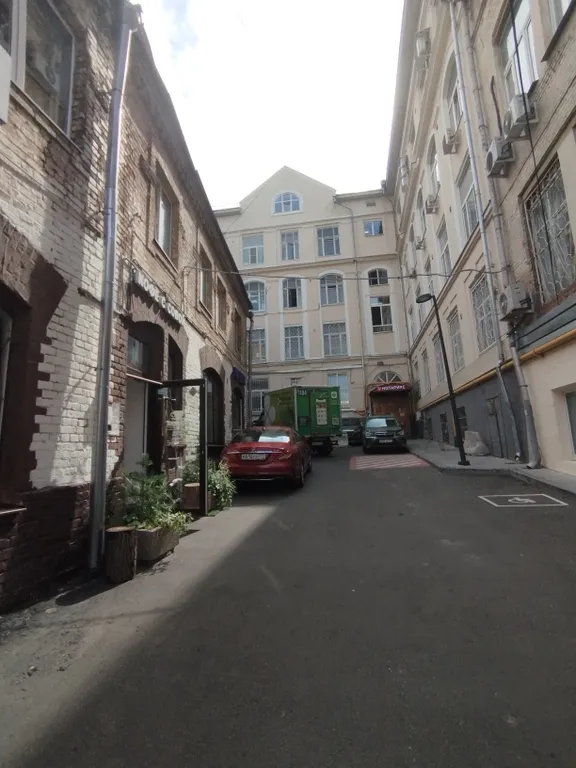 Квартира Двухместная комната в 10 мин. пешком от трех вокзалов в центре Москвы — Москва