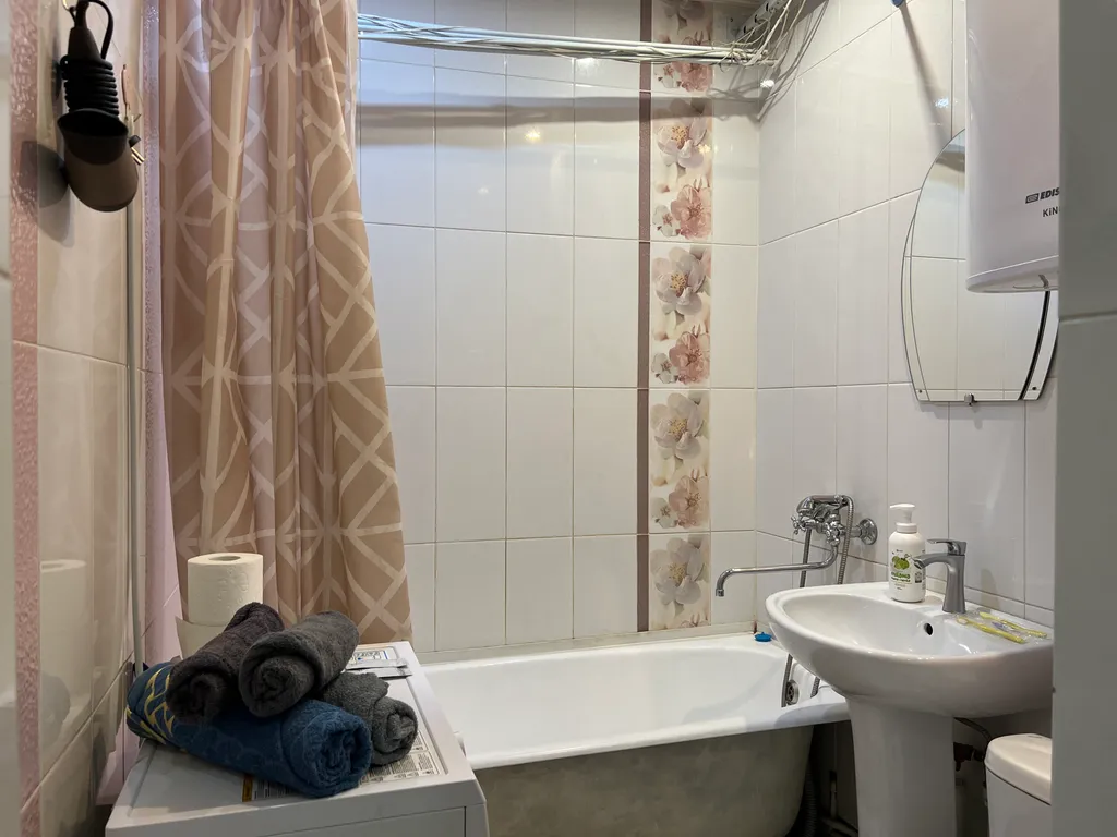 Теплая евро 2-к квартира на саянах. Не берем оплату за финальную уборку