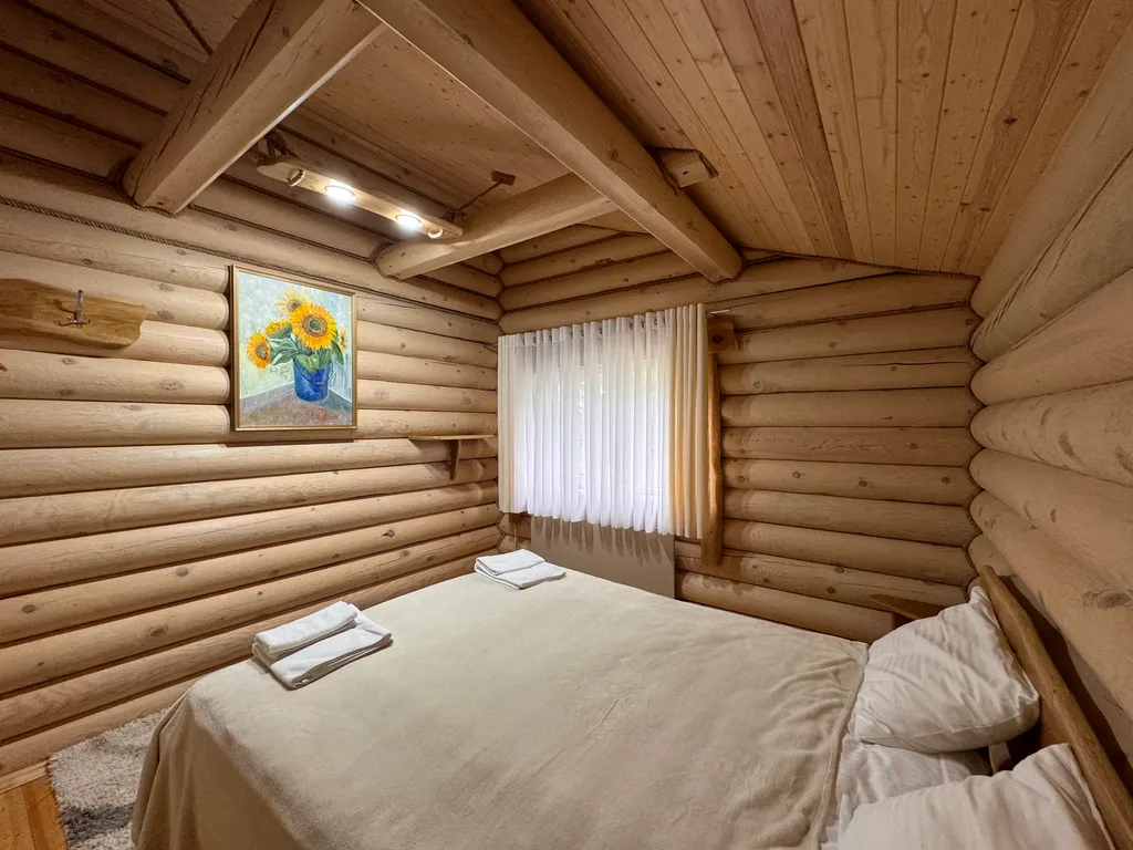 Шале с одной спальней и кухней-гостиной