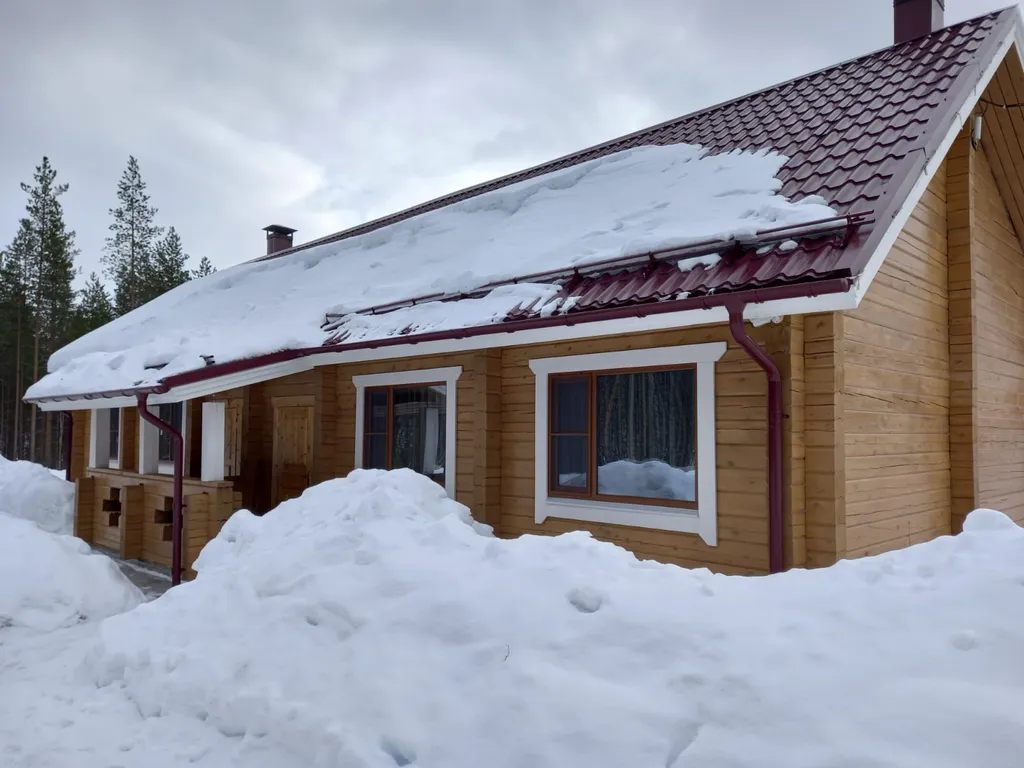 Уютный дом на берегу озера