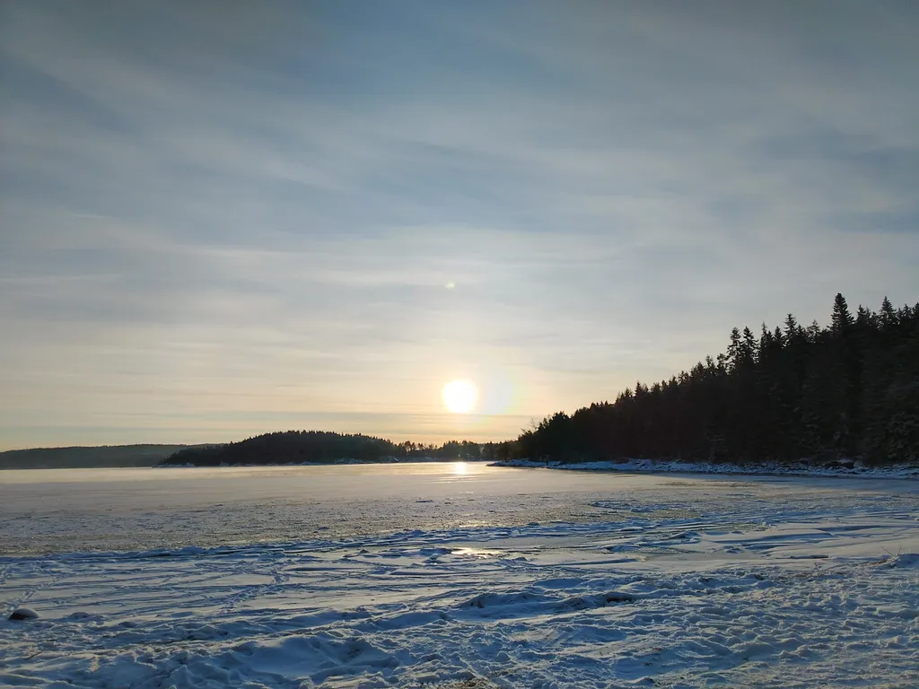 Берлога люкс, коттедж с банным чаном для отдыха с видом на лес и скалы