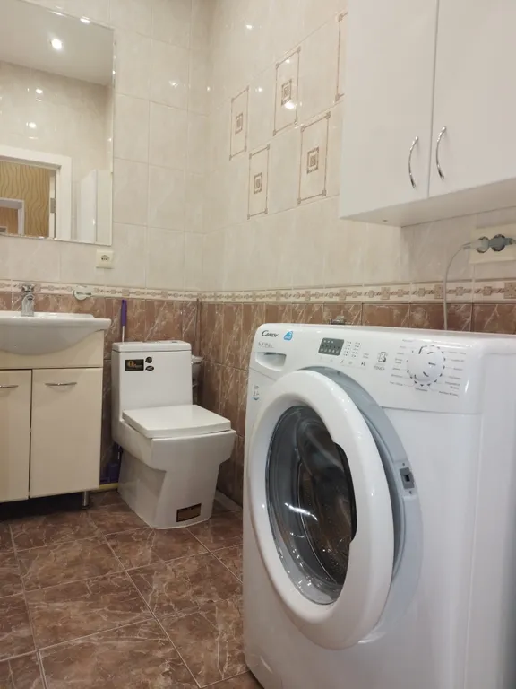 Дом у реки в центре города