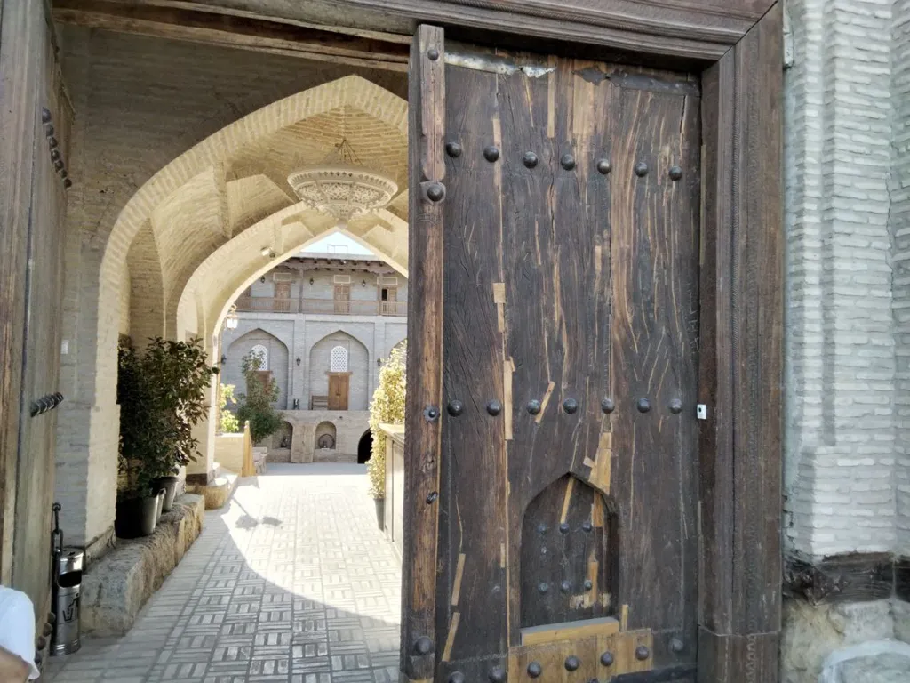 Трехместный номер в Каравансарае XIX века в Бухаре