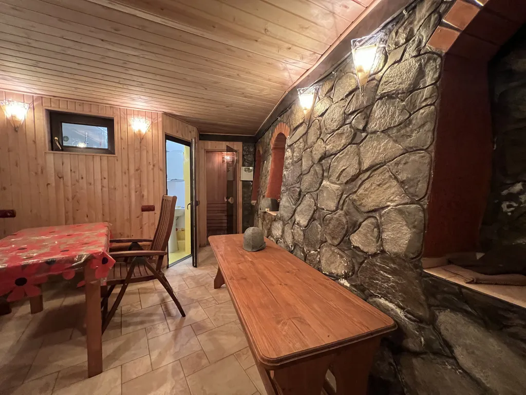 Дом в 5 минутах от набережной Ялты с бассейном и сауной