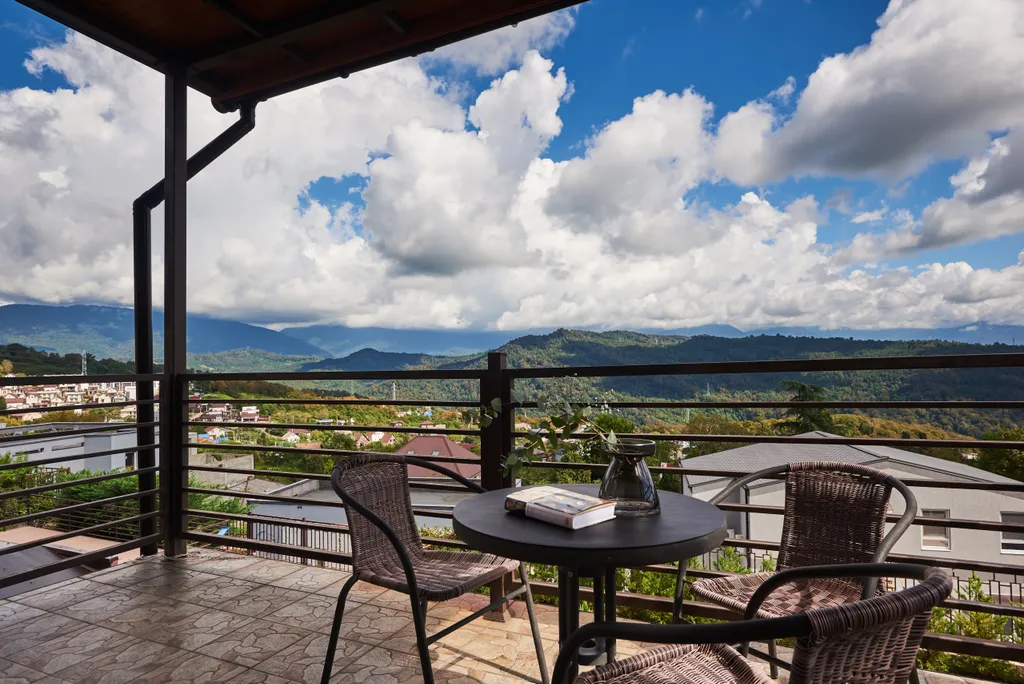 Видовой коттедж с бассейном и сауной