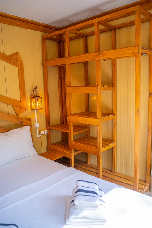 Бунгало в сосновом лесу на берегу Средиземного моря, Турция