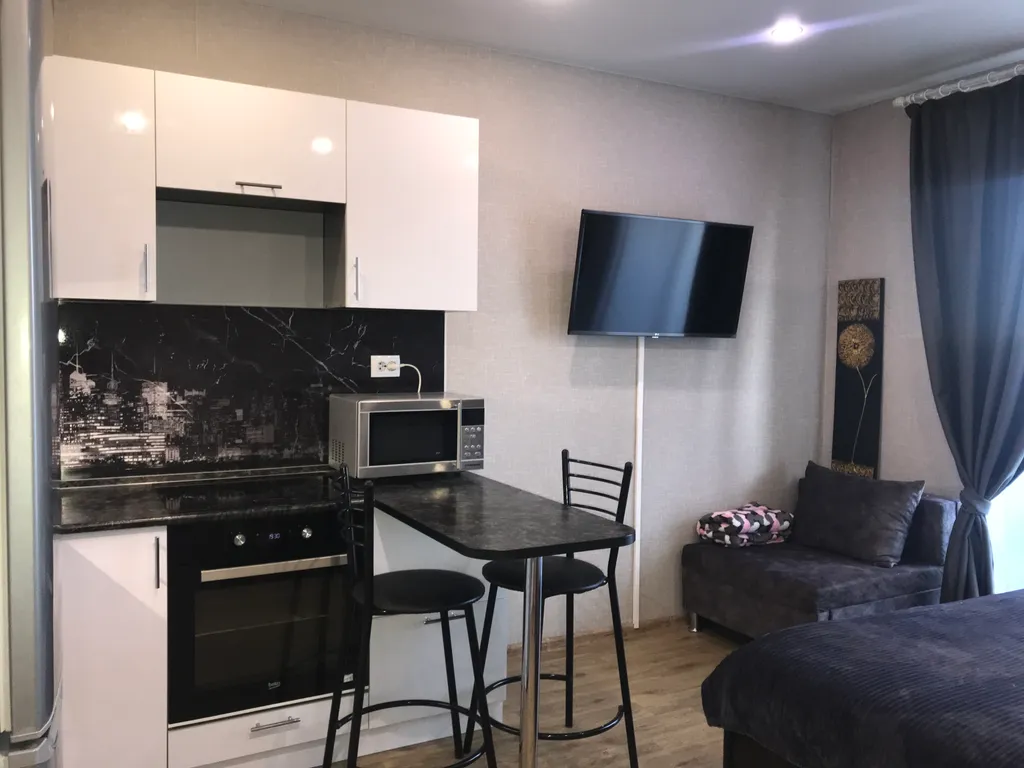 Квартира-студия с панорамным балконом