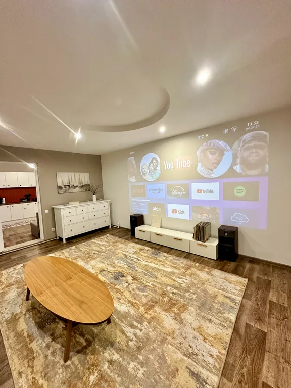 Дом с панорамным видом и кинотеатром