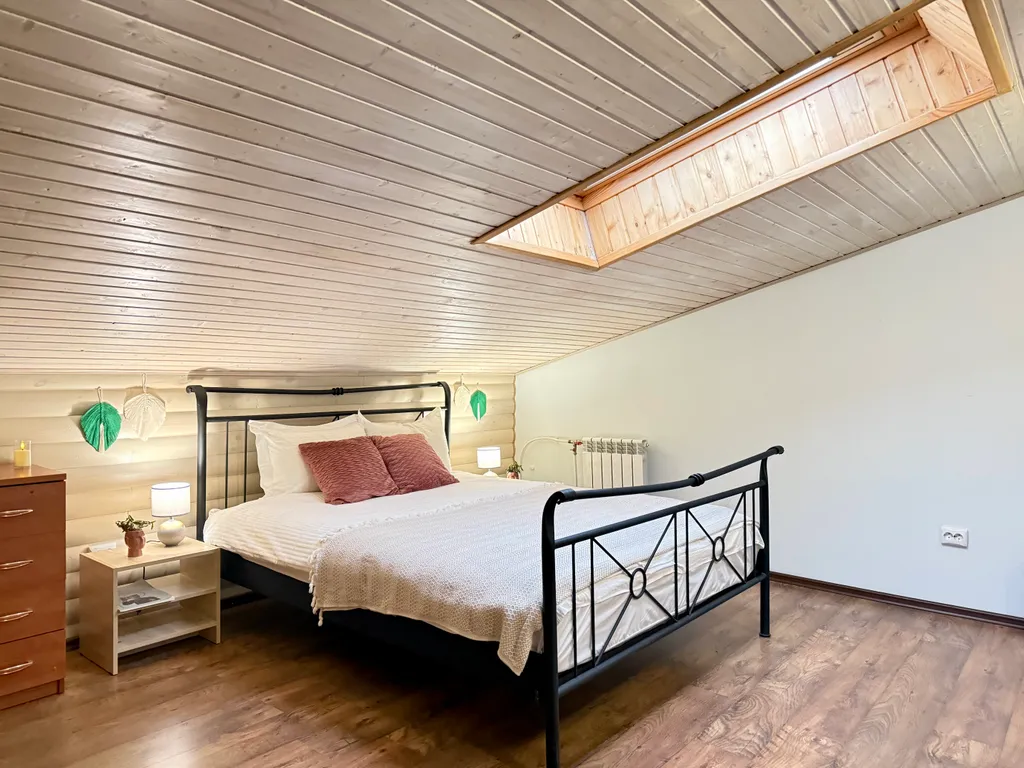 Двухуровневая мансарда с видом на Замок