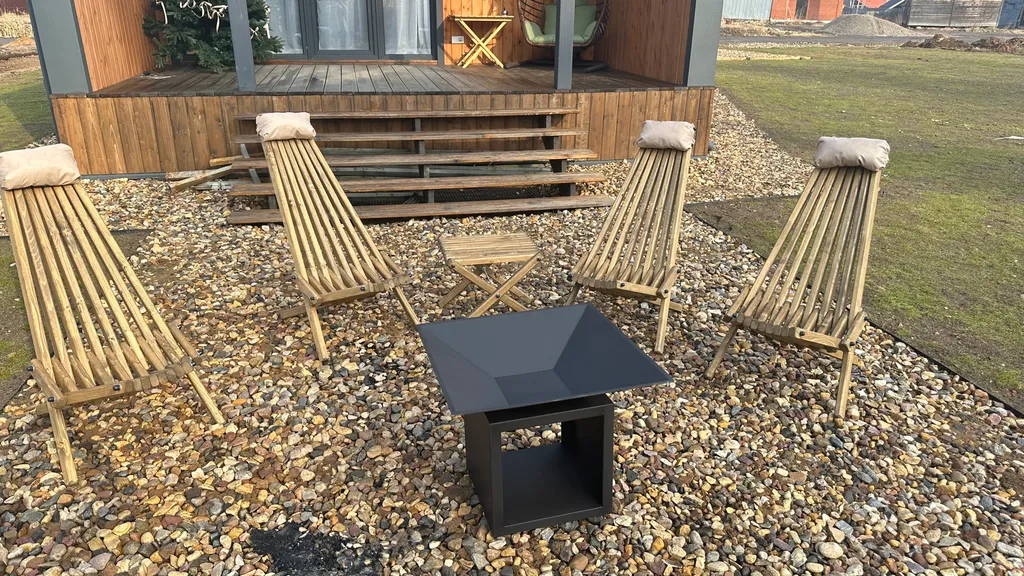 Дом с мольбертом