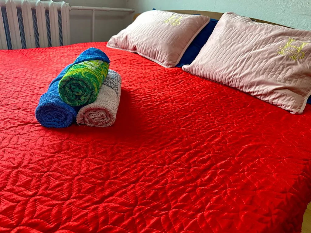 Двухкомнатная квартира рядом с областной больницей — аренда посуточно в Магадан