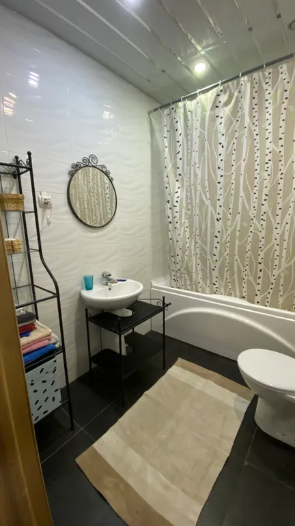 Просторная бохо студия с панорамным видом на горы