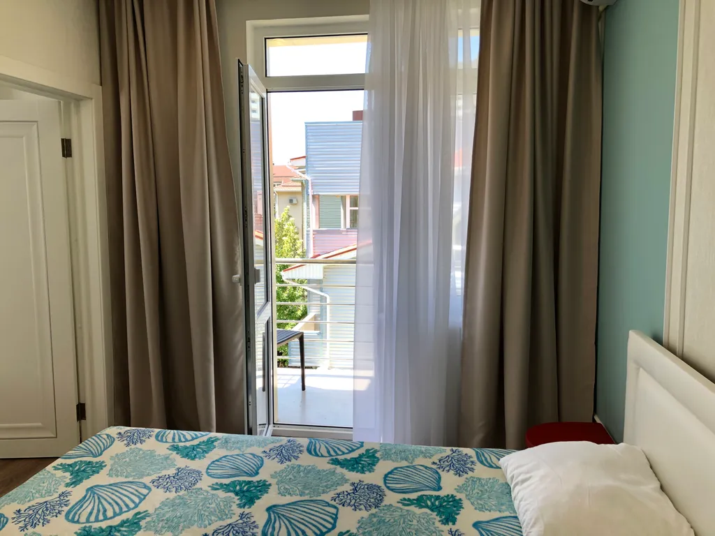 Семейные апартаменты с балконом №02 на 5 человек