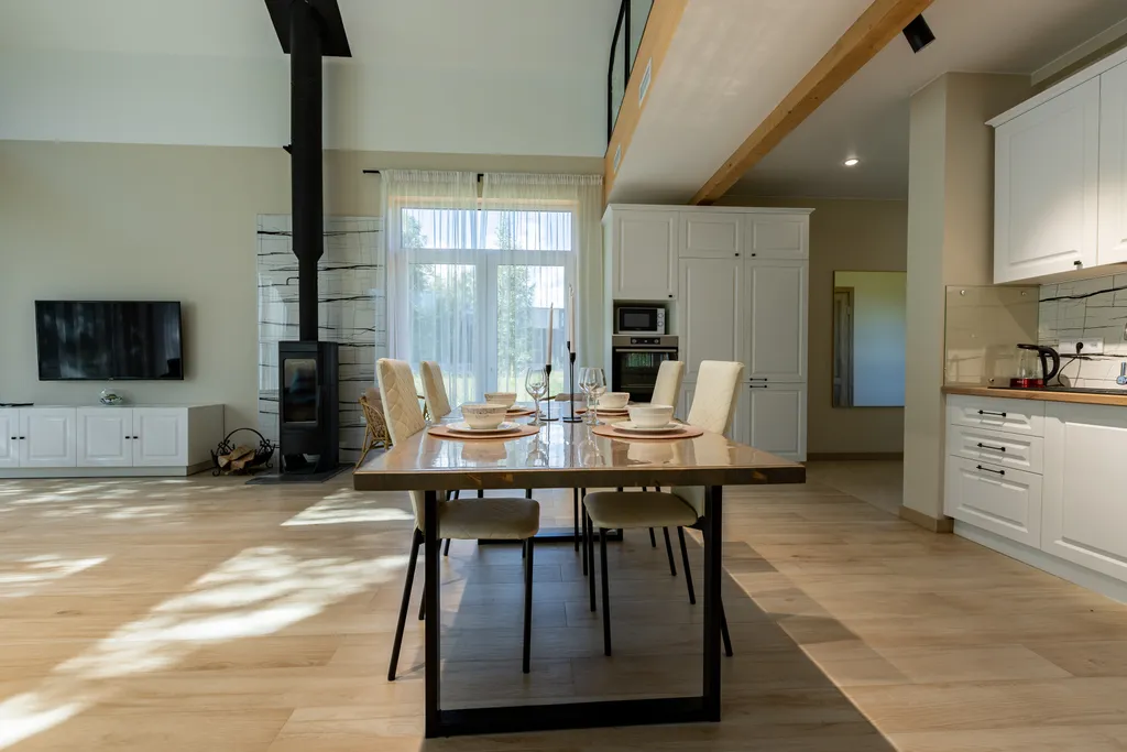 Уютный дом возле леса