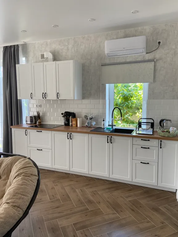 Уютный современный дом возле гор и моря