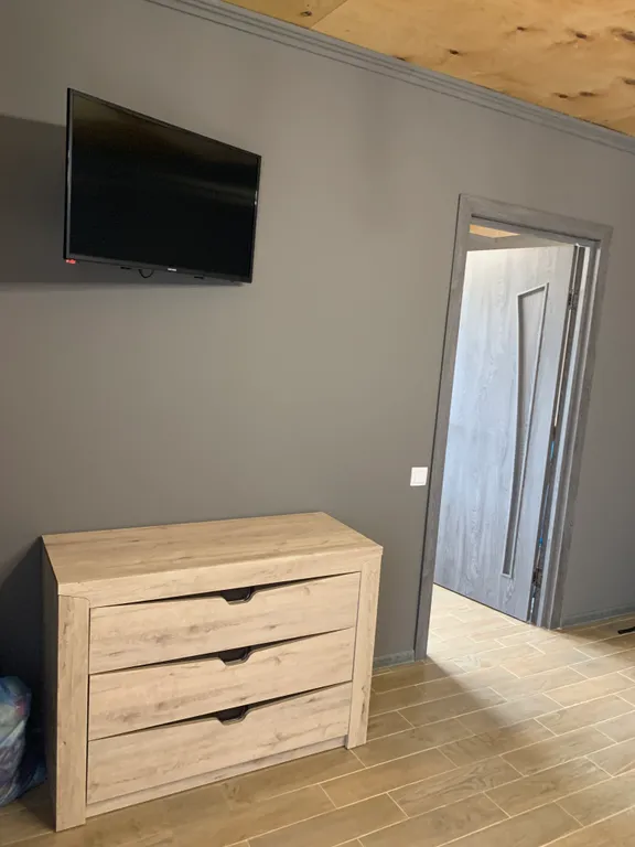 Дом на берегу реки с бассейном и видом