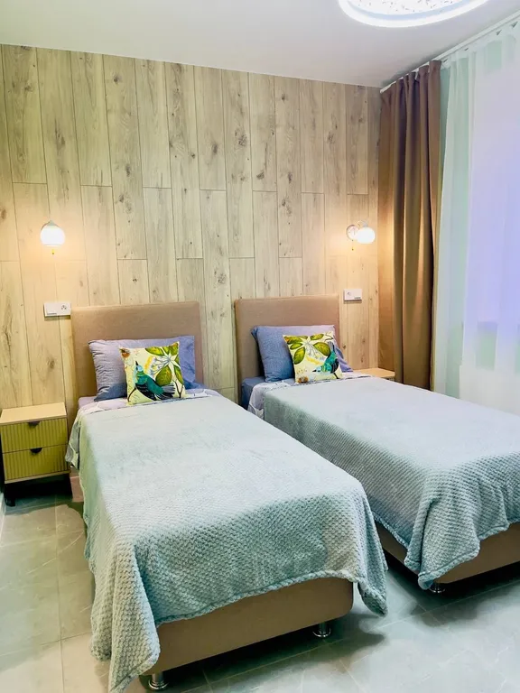 Студия у центрального здания ЮВЖД