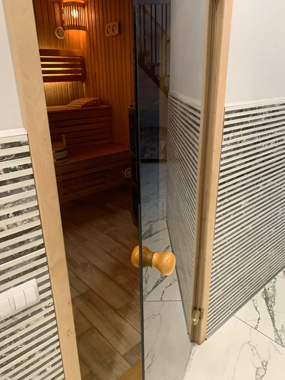 Коттедж Гостевой дом с сауной и бассейном — Светлый