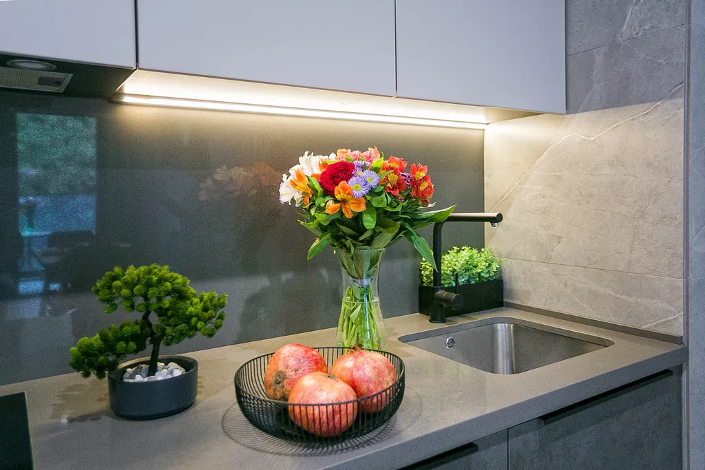 Гранатовый. На большую семью, вид на лес