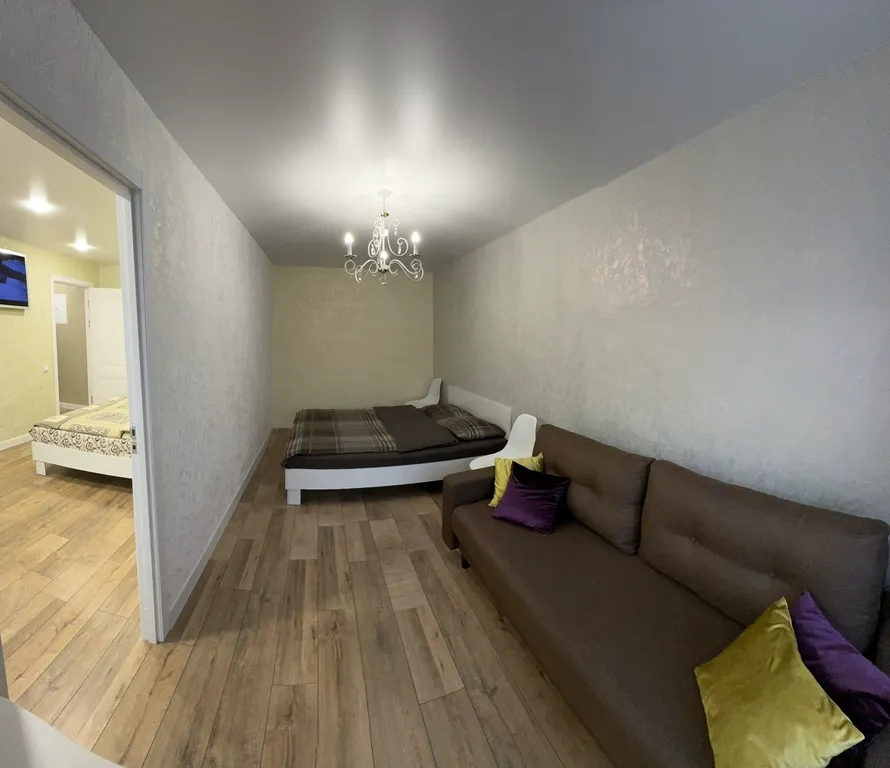 Новая трехкомнатная квартира в самом центре с видом на площадь Победы