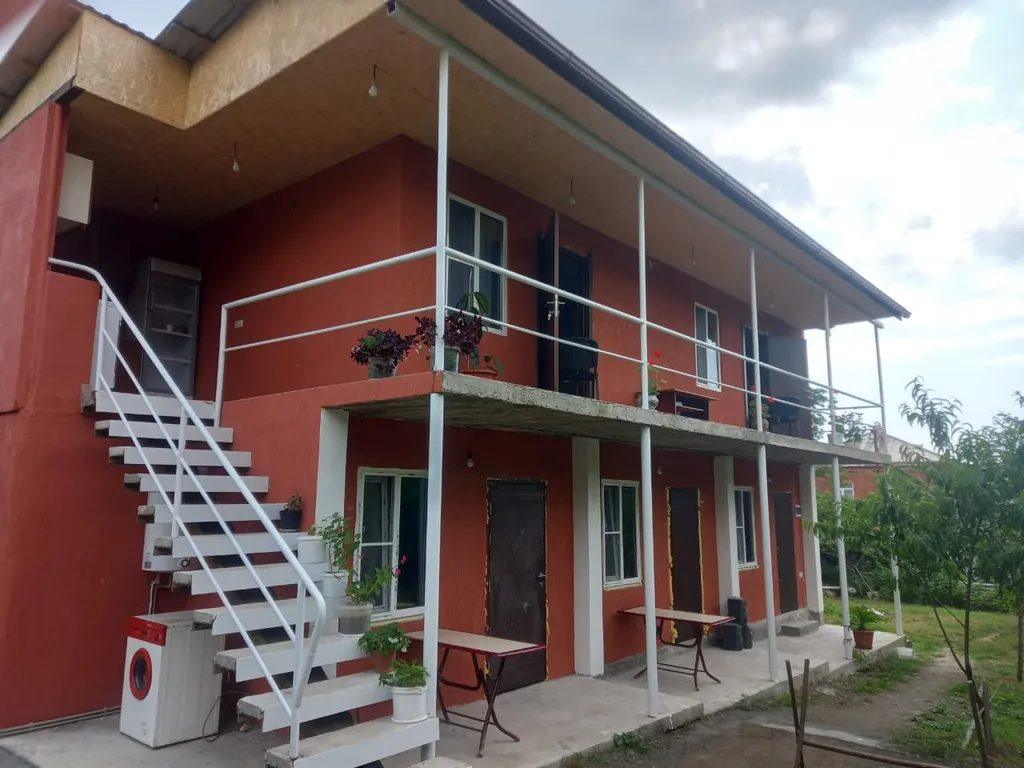 Номер со всеми удобствами в коттеджном домике