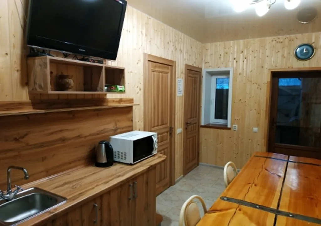 Дом возле источников