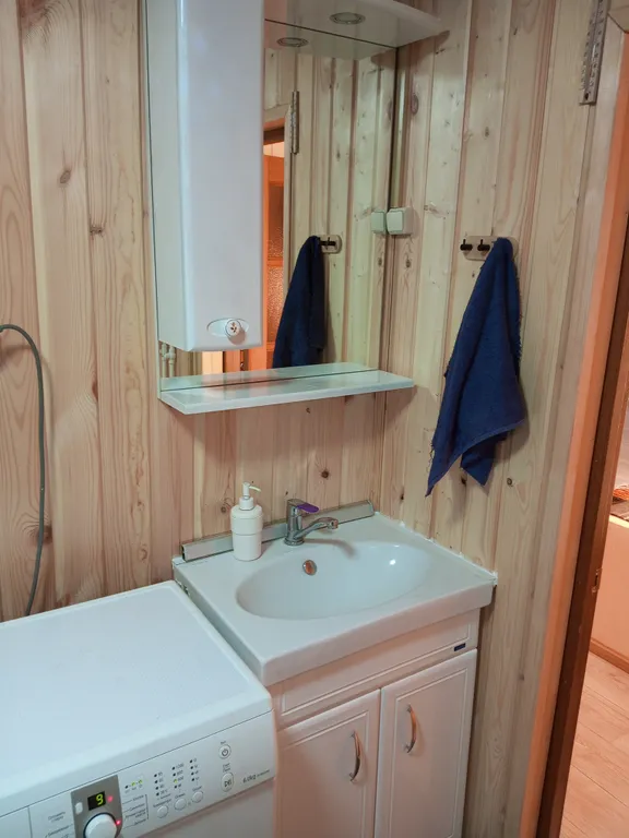 Дом рядом с озером