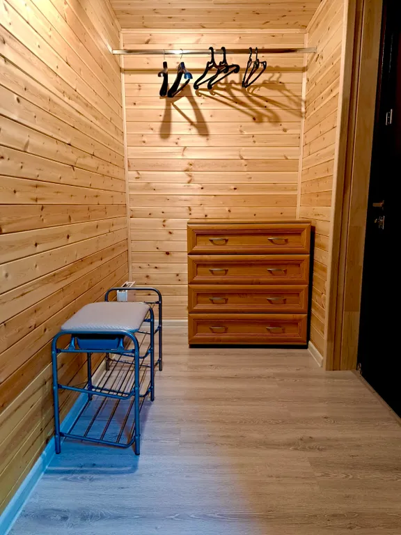 Домик цвета солнца