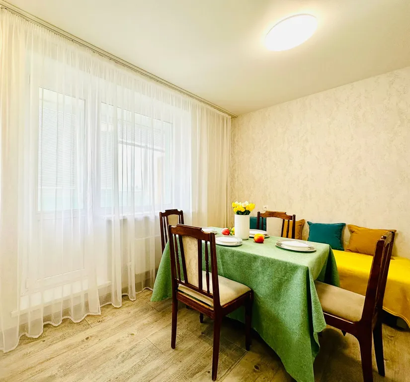 Уютная 2-комнатная квартира с балконом в центре города