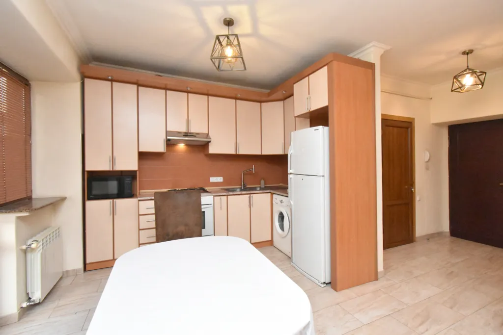 Уютная квартира-студия на площади Сахарова (в самом сердце Еревана)