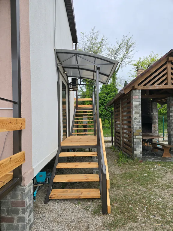 Дом-коттедж на берегу моря Изумрудный берег