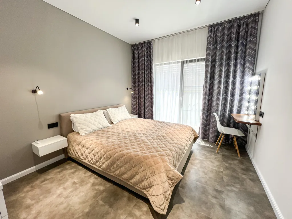 Новый современный дом с теплым бассейном и сауной