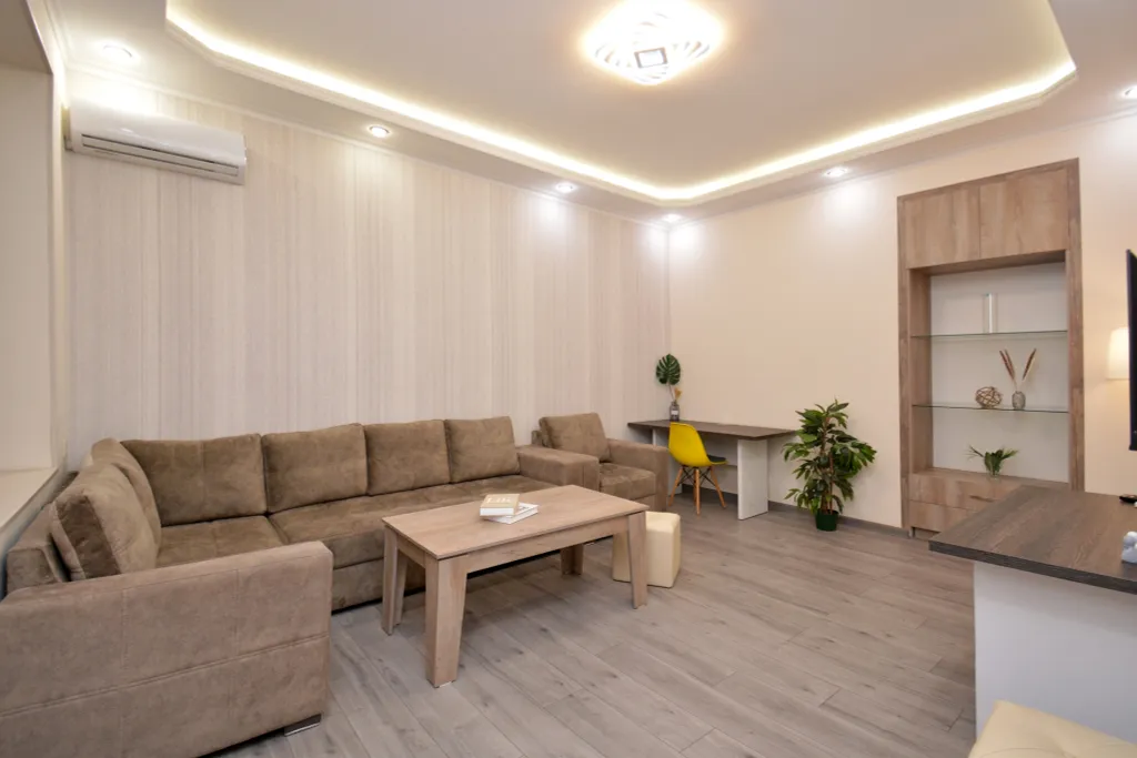 Charming apt next to Opera house