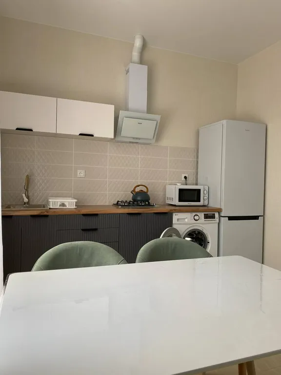 Второй этаж двухэтажного дома, с отдельным входом и общим двором