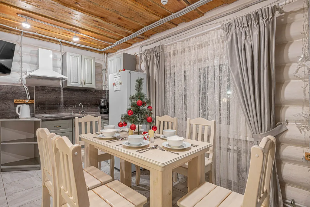 Коттедж Уютный гостевой дом из кедра Пятигорск в Кикино на Веле с баней — Кикино