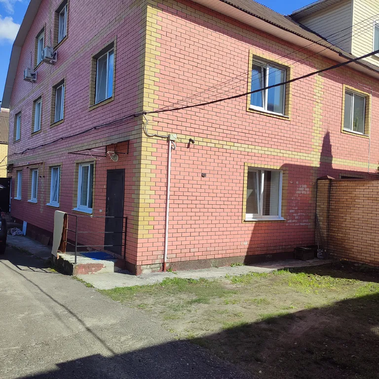 Коттедж Таунхаус-5 комнат 3 этажа, парковка — аренда посуточно в Брянск