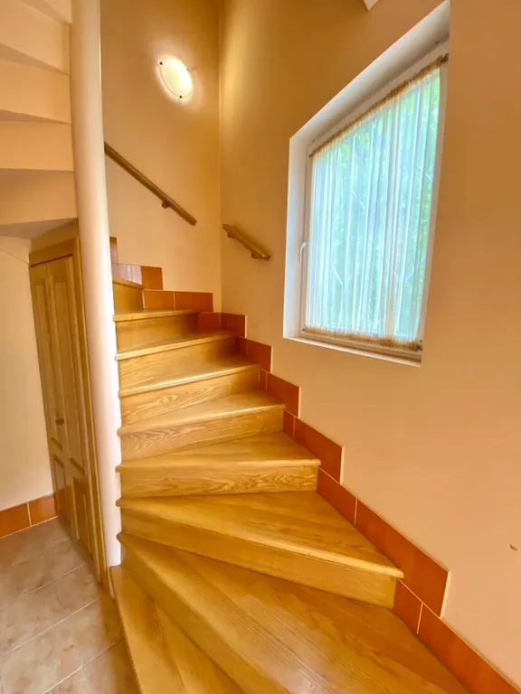 Этаж в доме со своим двором близко к морю