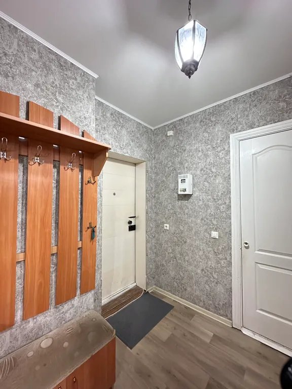 Просторная рядом с рекой и лесом