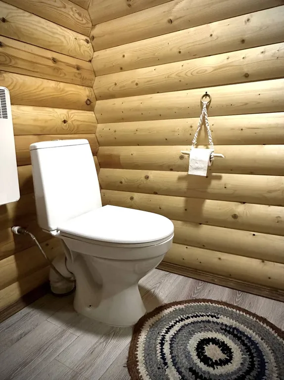 Дом рыбака с баней в самом живописном месте города, у реки и озера