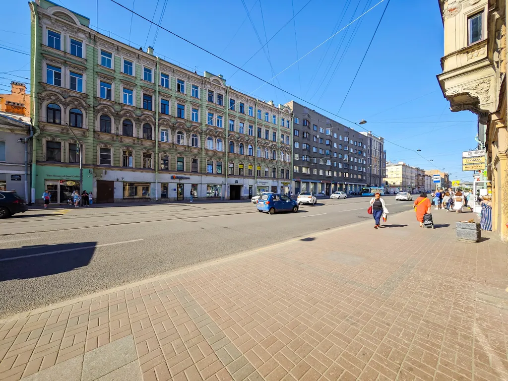 Двухуровневая студия у метро Василеостровская. Бесплатная парковка.