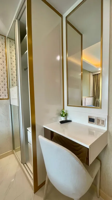 Teak GSR - Dusit Grand Park 2